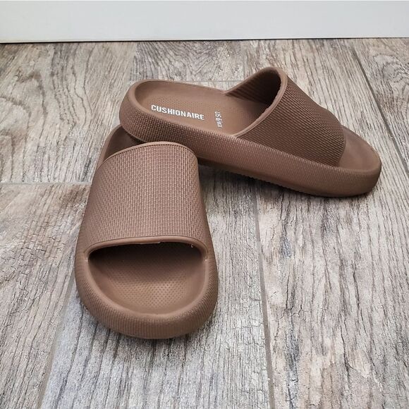 Cushionaire Feather Cloud Recovery Slide Sandals with +Comfort Brown Size 6 - Picture 1 of 9